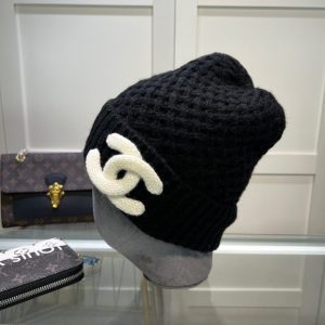 Autumn and winter fashion blogger recommended soft and comfortable knit hat with excellent elasticity