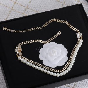 Women's pearl chain necklace