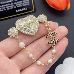 Golden tassel brooch
