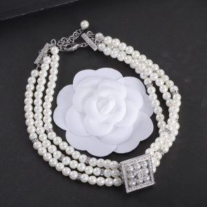 Women's pearl block necklace