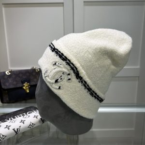 Autumn and winter fashion bloggers recommend soft, comfortable and elastic knitted hats