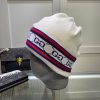 Autumn and winter fashion bloggers recommend soft, comfortable and elastic knitted hats