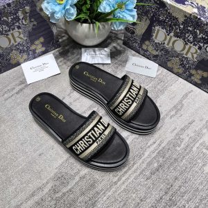 Delicate, simple and elegant slippers, height 5cm