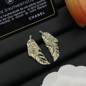 Leaf-filled diamond earrings