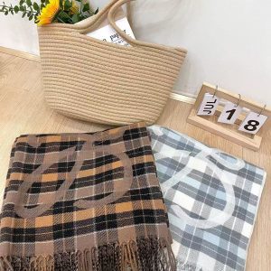 Classic double-sided jacquard scarf