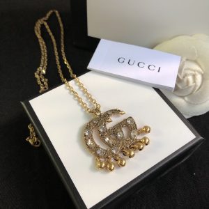 Gold Diamond Pendant Necklace