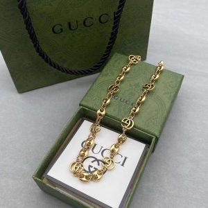 Metal necklace