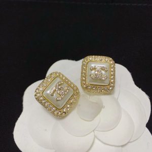 Classic Edging Masonry Earrings