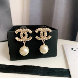 Classic Pearl Earrings