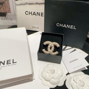 Simple Diamond Pearl Brooch