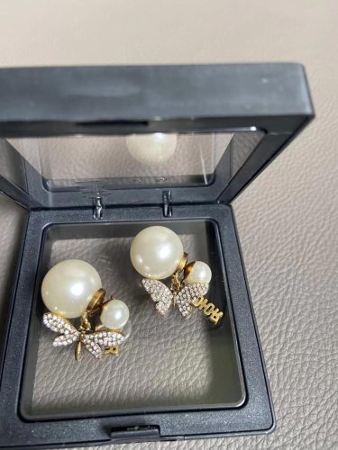 Asymmetric Pearl Earrings photo review