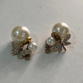 Asymmetric Pearl Earrings photo review