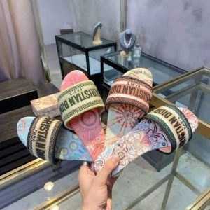 Letter slippers explosion