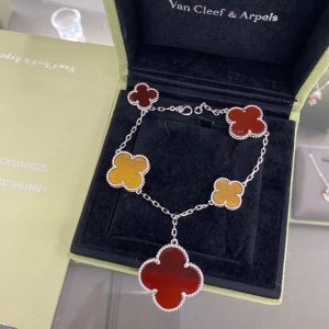 Four -leaf grass bracelet