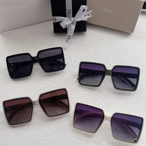 Women's fashionable large frame sunglasses