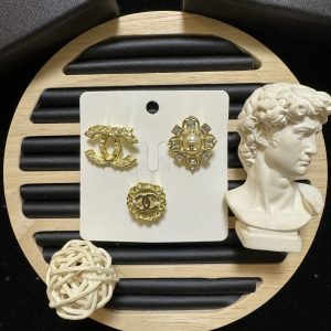 3-in-1 unique brooch clip