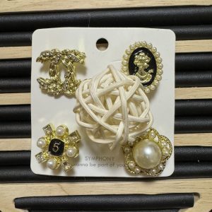 4-in-1 unique brooch clip