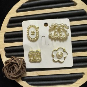 4-in-1 unique brooch clip