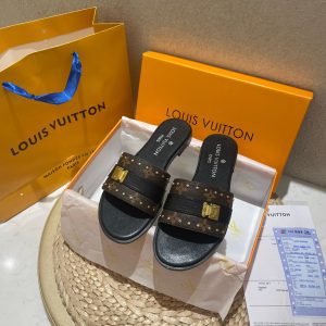 Exquisite, minimalist, and elegant slippers