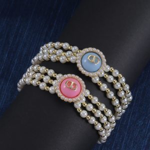 Pearl pendant bracelet