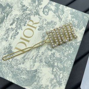 Golden letter pearl hair clip