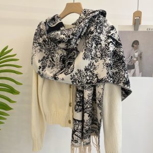 "Wool Versatile, Fashionable, and Elegant Scarf"50*180cm