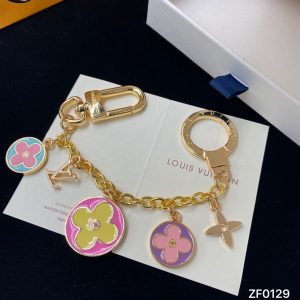 Gold Round Pendant Keychain