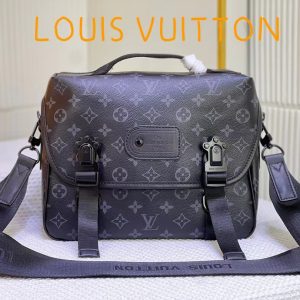 Postman black leather bag 31 * 22 * 11 cm