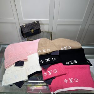 Knitted hat + scarf set autumn and winter fashion bloggers recommend soft and comfortable