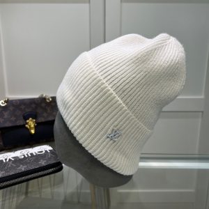Autumn and winter fashion bloggers recommend soft, comfortable and elastic knitted hats