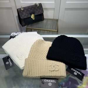 Autumn and winter fashion bloggers recommend soft, comfortable and elastic knitted hats