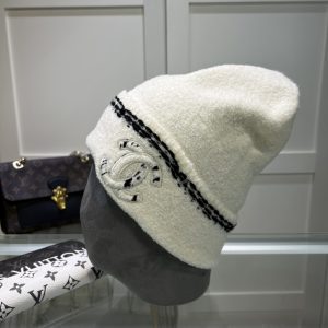 Autumn and winter fashion bloggers recommend soft, comfortable and elastic knitted hats