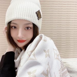 Autumn and winter fashion bloggers recommend soft, comfortable and elastic knitted hats