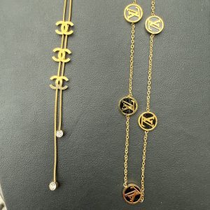 Set of 2 gold pendant necklaces