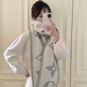 Elegant and charming cashmere blend scarf 220*26cm