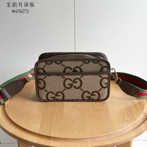 Small and exquisite rectangular shape bag 22.5*14*7cm