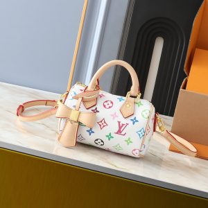 The hottest colorful handbags of the season 16*10*7.5cm