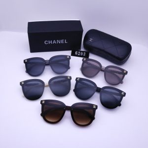 Women’s fashionable large frame sunglasses