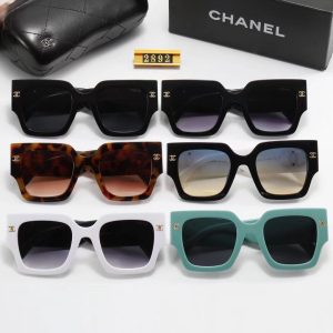 Women’s fashionable large frame sunglasses