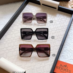 Women’s fashionable large frame sunglasses