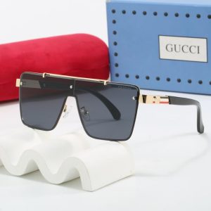 Women’s fashionable large frame sunglasses