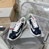 Men's glossy sports shoes