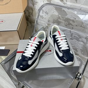 Men's glossy sports shoes