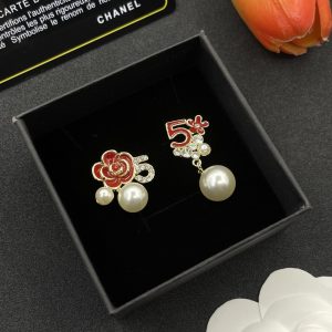 Gold pendant diamond earrings