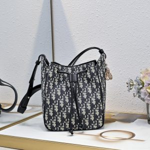 Light gold finish metal handbag 17*19.5*11cm